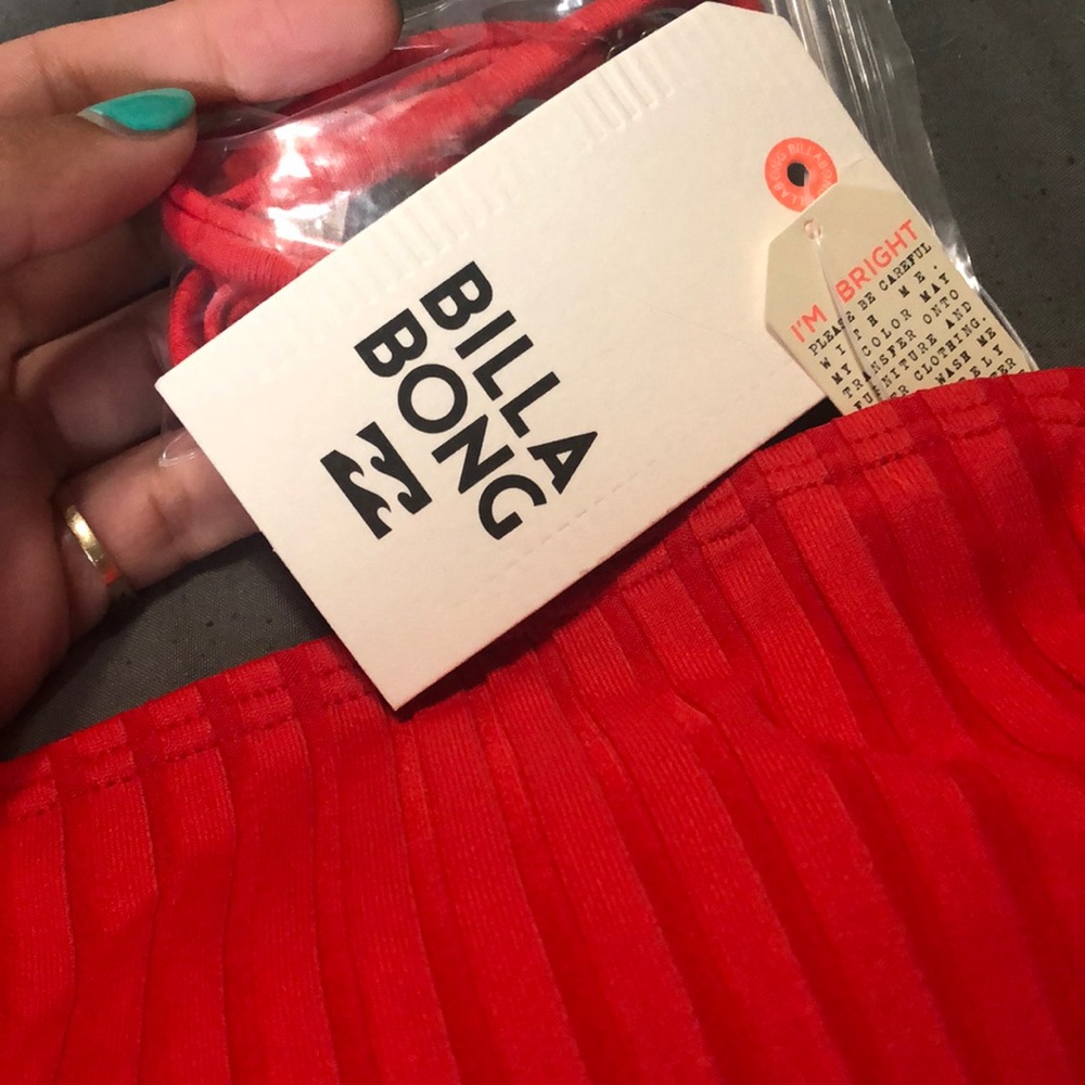 New billabong swimtop
